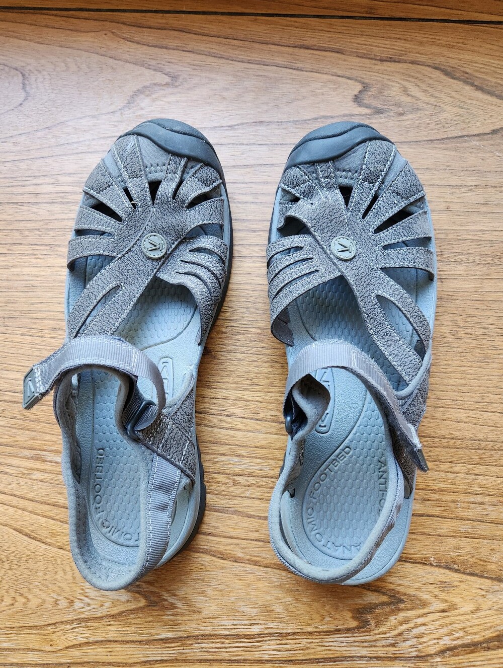 KEEN womens Rose Casual Closed Toe Sandals